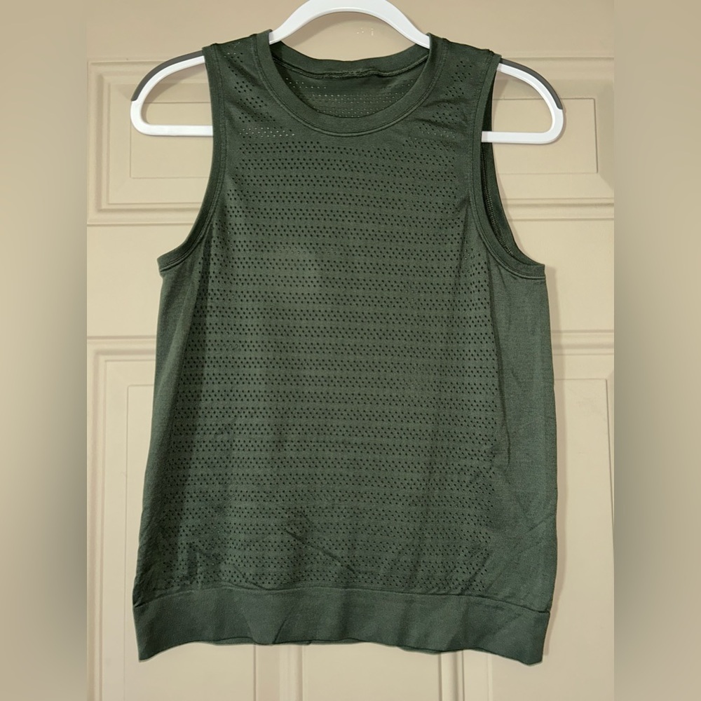 EUC Lululemon breeze by muscle tank